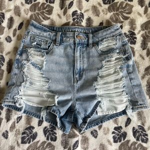 AE mom short - light wash denim, size 2